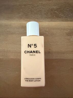 CHANEL N°5 Cream Body Lotion - Soft Beige Bottle